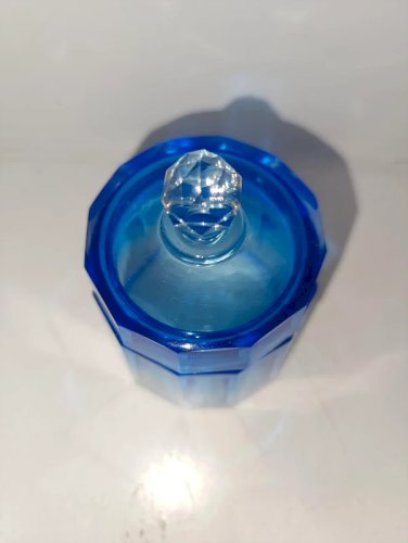 ancienne bonbonniere en verre bleu degrade en bon etat