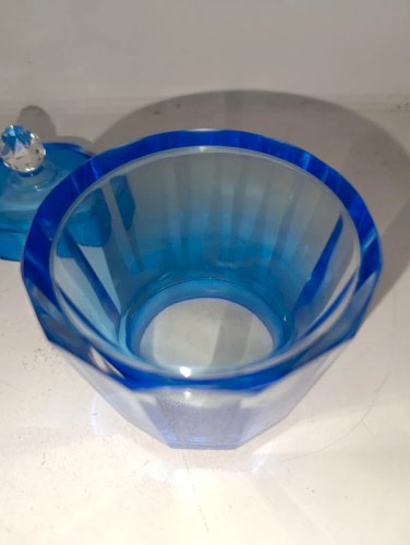 ancienne bonbonniere en verre bleu degrade en bon etat