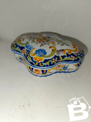 ancienne bonbonniere style devres signée sous la base en bon etat
