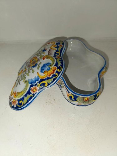 ancienne bonbonniere style devres signée sous la base en bon etat