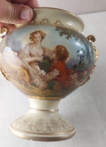 Ancienne bonbonnière / urne, décor François Boucher, en porcelaine GL Japan