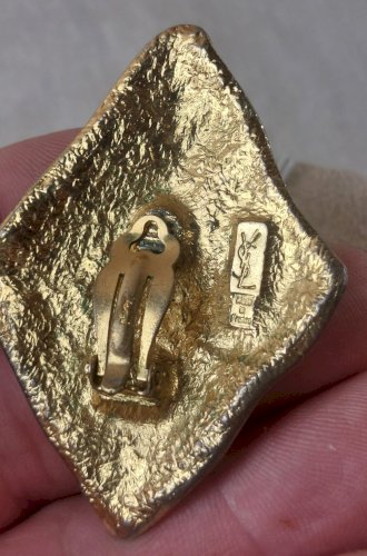 Ancienne boucle doreille clip orpheline, Yves Saint Laurent, vintage