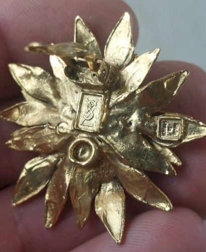 Ancienne boucle doreille clip orpheline, Yves Saint Laurent, vintage
