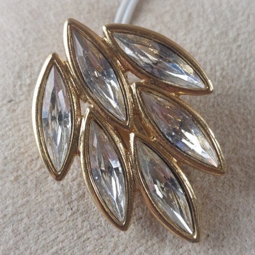 Ancienne boucle doreille clip orpheline, Yves Saint Laurent, vintage