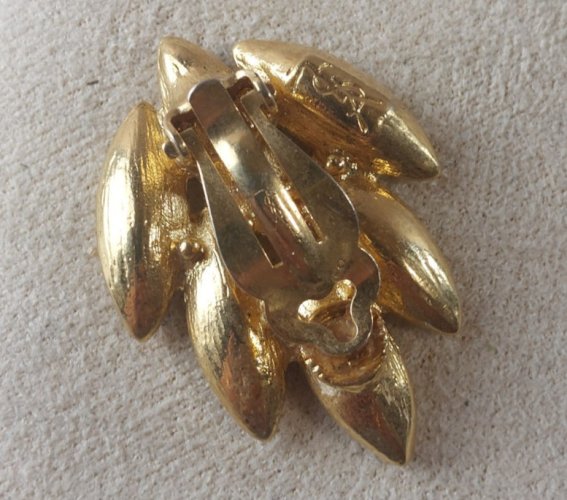 Ancienne boucle doreille clip orpheline, Yves Saint Laurent, vintage