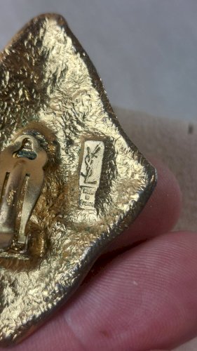 Ancienne boucle doreille clip orpheline, Yves Saint Laurent, vintage
