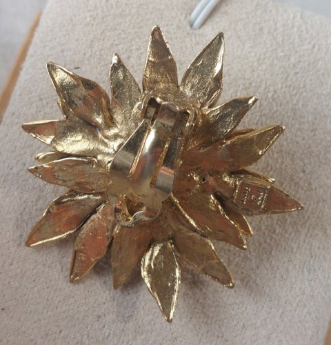 Ancienne boucle doreille clip orpheline, Yves Saint Laurent, vintage