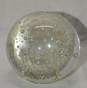 -  ANCIENNE BOULE de SULFURE PRESSE PAPIER VERRE INCOLORE  à BULLES     D