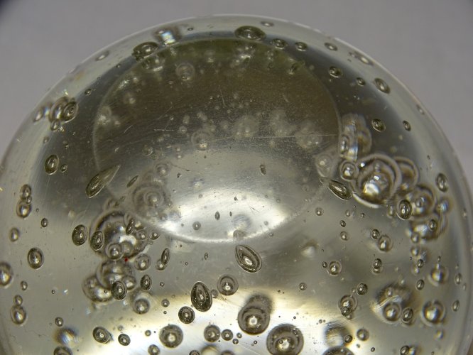 -  ANCIENNE BOULE de SULFURE PRESSE PAPIER VERRE INCOLORE  à BULLES     D