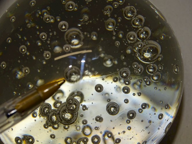 -  ANCIENNE BOULE de SULFURE PRESSE PAPIER VERRE INCOLORE  à BULLES     D