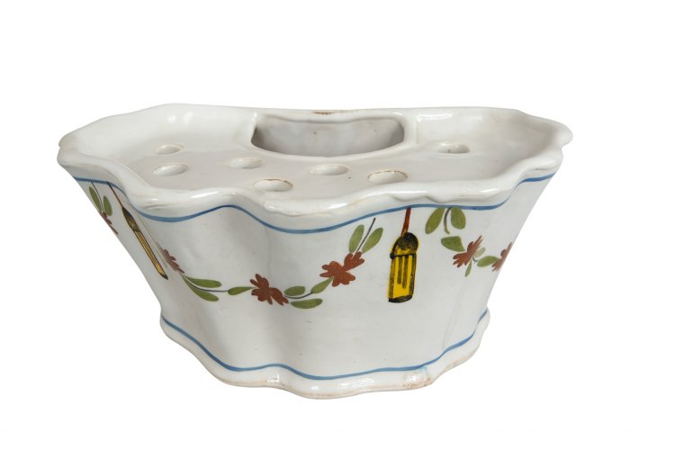 Ancienne bouquetière en faïence de Nevers décor fleurs, XIXe – 19,5 cm
