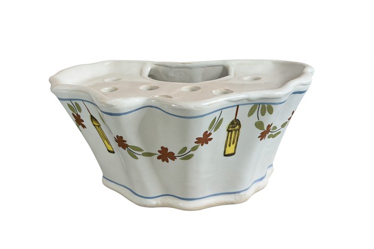 Ancienne bouquetière en faïence de Nevers décor fleurs, XIXe – 19,5 cm