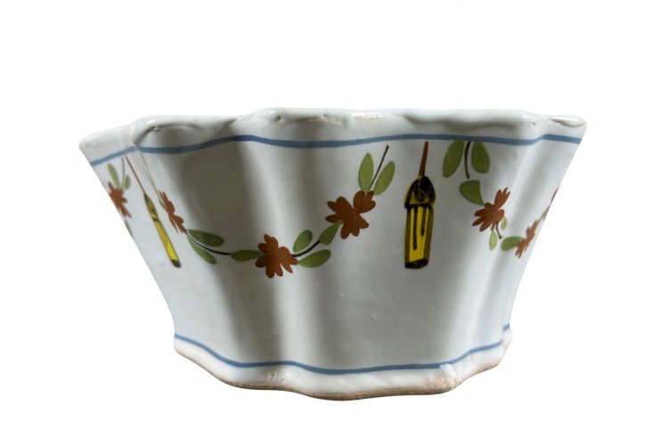 Ancienne bouquetière en faïence de Nevers décor fleurs, XIXe – 19,5 cm
