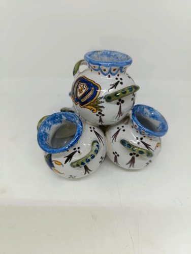 ancienne Bouquetière en faïence decor breton marquée noirmoutier signé Geo martel en bon etat