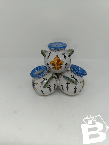 ancienne Bouquetière en faïence decor breton marquée noirmoutier signé Geo martel en bon etat