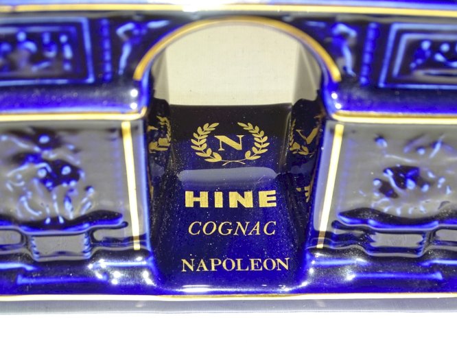 - ANCIENNE BOUTEILLE ARC DE TRIOMPHE COGNAC HINE PORCELAINE BERNARDAUD BLEU    D