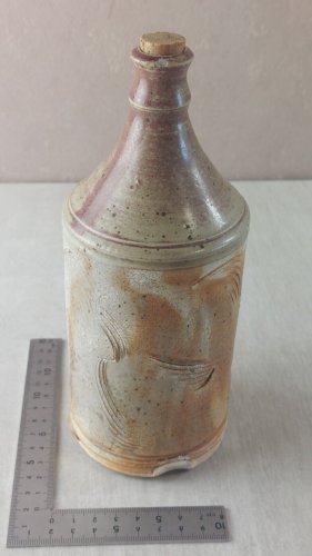 Ancienne bouteille, Cris Barbe, en grès
