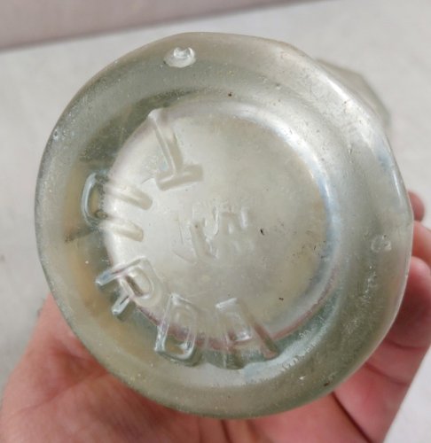 Ancienne bouteille de siphon, Hegedus