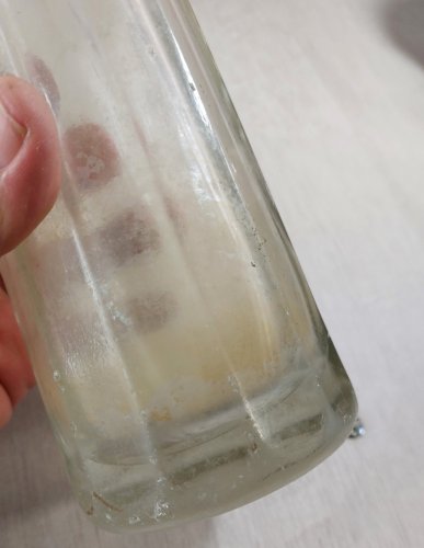 Ancienne bouteille de siphon, Hegedus