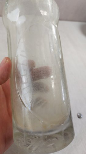 Ancienne bouteille de siphon, Hegedus