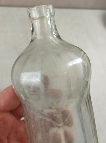 Ancienne bouteille de siphon, Hegedus