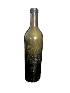 Ancienne bouteille en verre fumé ANGOT COULON DISTILATEUR MONTSUR MAYENNE