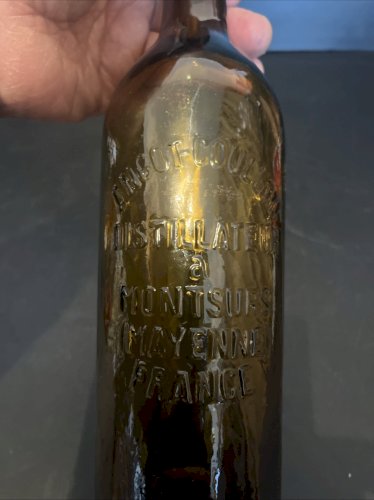 Ancienne bouteille en verre fumé ANGOT COULON DISTILATEUR MONTSUR MAYENNE