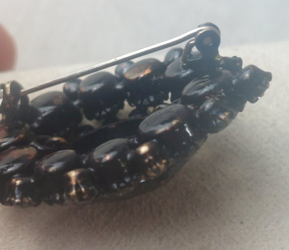 Ancienne broche avec strass noires, vintage