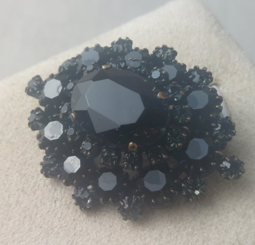Ancienne broche avec strass noires, vintage