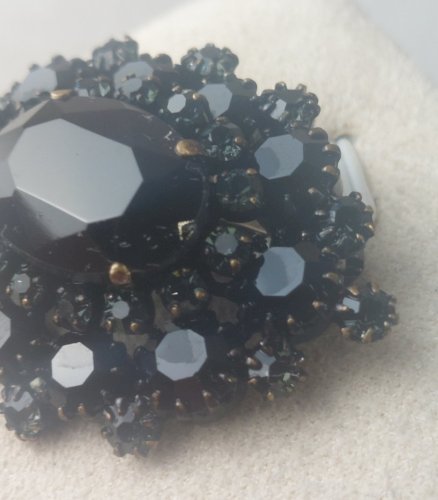 Ancienne broche avec strass noires, vintage