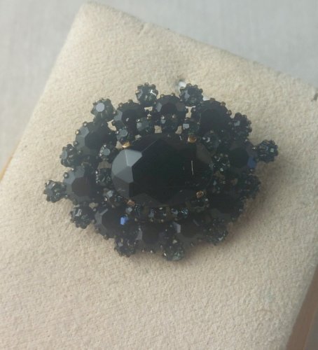 Ancienne broche avec strass noires, vintage