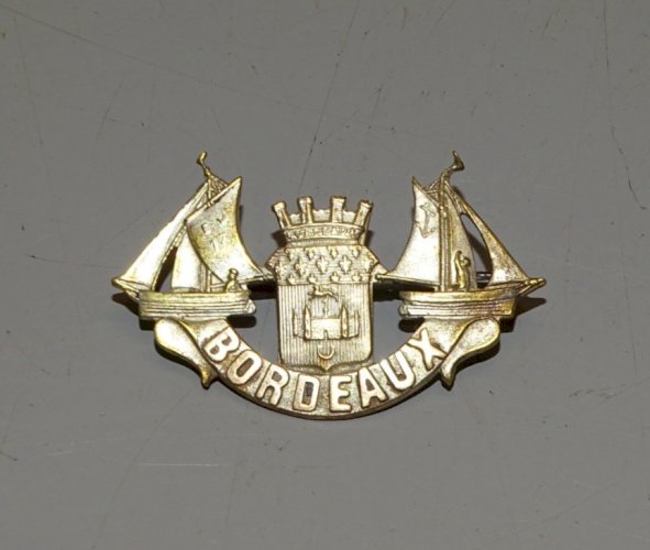 -ANCIENNE BROCHE BORDEAUX METAL ARGENTE COLLECTION BIJOU ANCIEN VITRINE    D