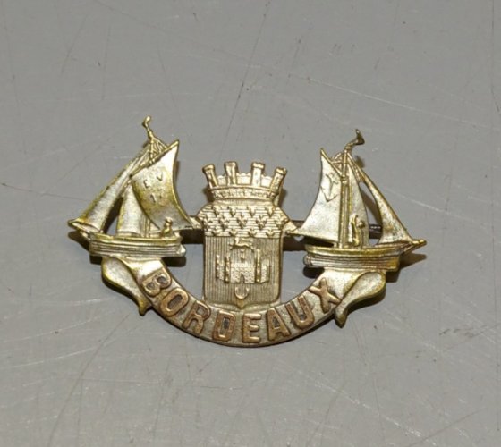 -ANCIENNE BROCHE BORDEAUX METAL ARGENTE COLLECTION BIJOU ANCIEN VITRINE    D