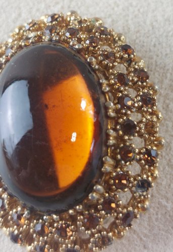 Ancienne broche, cabochon orange et strass, métal doré, vintage