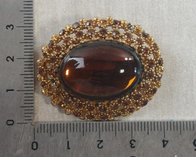 Ancienne broche, cabochon orange et strass, métal doré, vintage