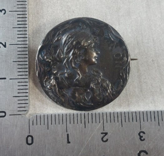 Ancienne broche, décor femme, art nouveau, Mignon, en argent