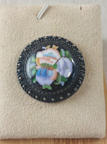 Ancienne broche, décor fleurs et argent