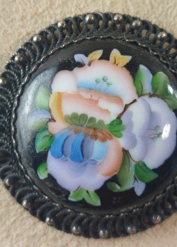 Ancienne broche, décor fleurs et argent