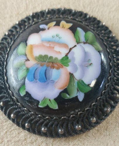 Ancienne broche, décor fleurs et argent