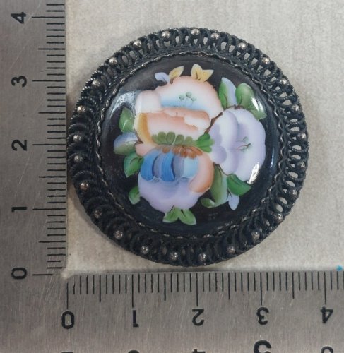 Ancienne broche, décor fleurs et argent