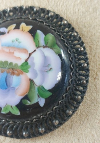 Ancienne broche, décor fleurs et argent