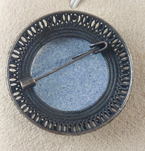 Ancienne broche, décor fleurs et argent