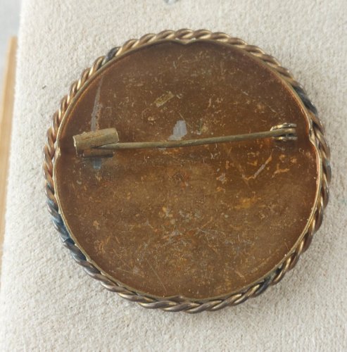 Ancienne broche, décor fleurs peintes mains