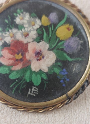 Ancienne broche, décor fleurs peintes mains