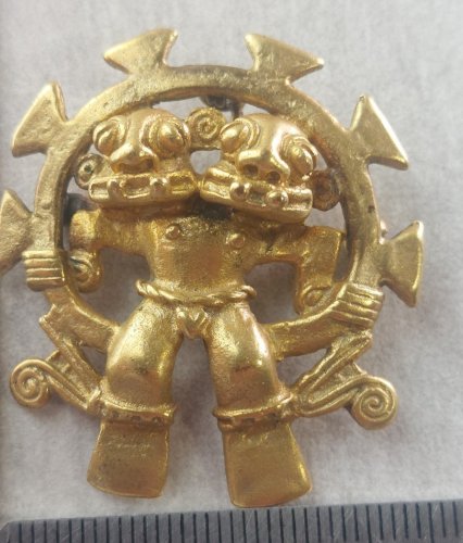 Ancienne broche décor Inca / Aztèque, en métal doré