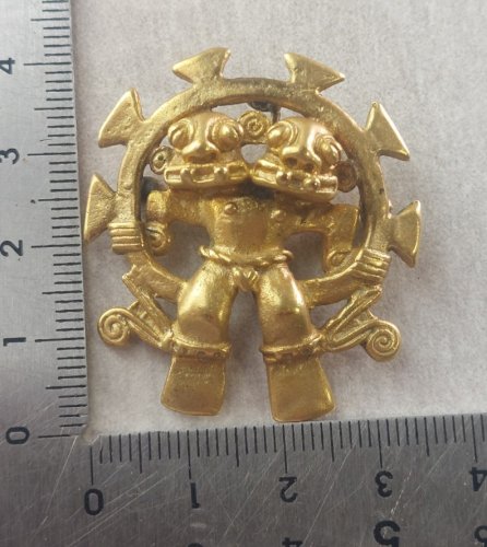 Ancienne broche décor Inca / Aztèque, en métal doré