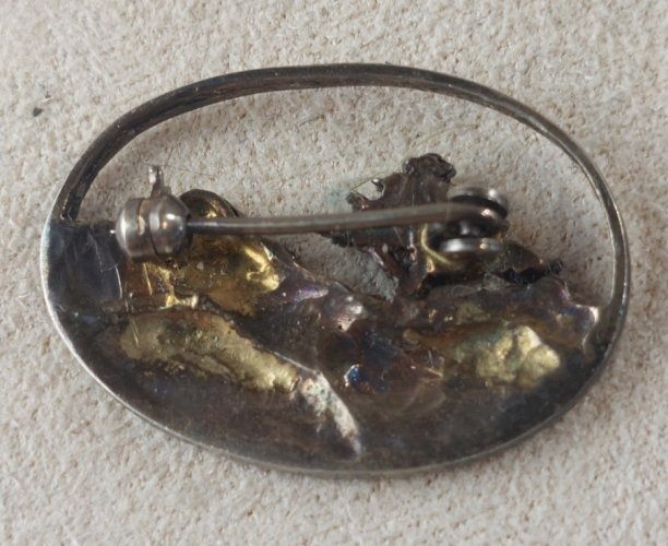 Ancienne broche, décor paysage avec arbre, en argent massif