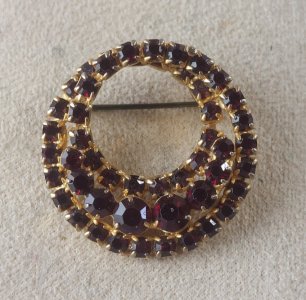 Ancienne broche, décor strass, vintage / art deco ^