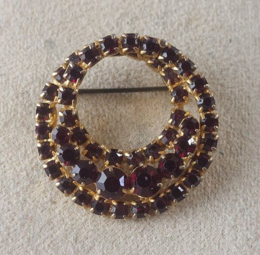 Ancienne broche, décor strass, vintage / art deco ^