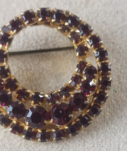 Ancienne broche, décor strass, vintage / art deco ^